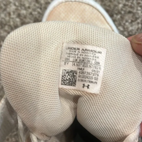 Pre-loved Under Armour Baseball Cleats -Size 5 - Picture 7 of 7